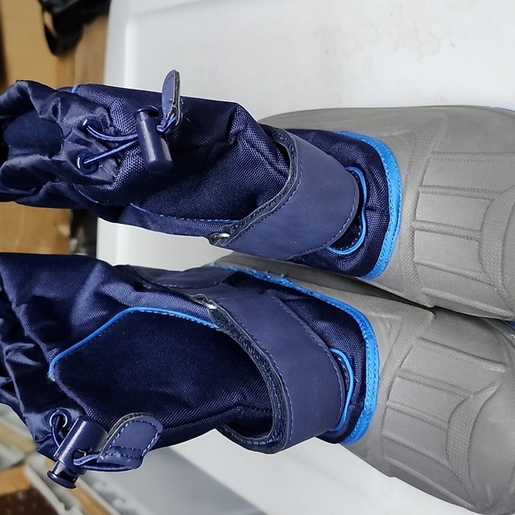Cat and Jack snow boots size 3 - Picture 1 of 3